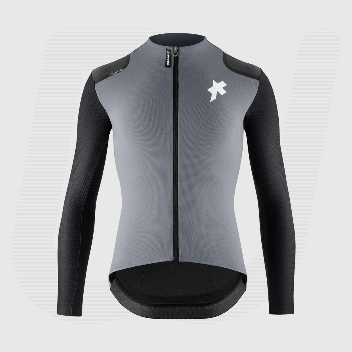 EQUIPE RS Spring Fall Jacket S11 to lekka i ciepła kurtka wyścigowa ASSOS na sezon przejściowy. ADAMANT i Sens Air Plus zapewniają izolację, oddychalność i komfort w agresywnej pozycji kolarskiej.