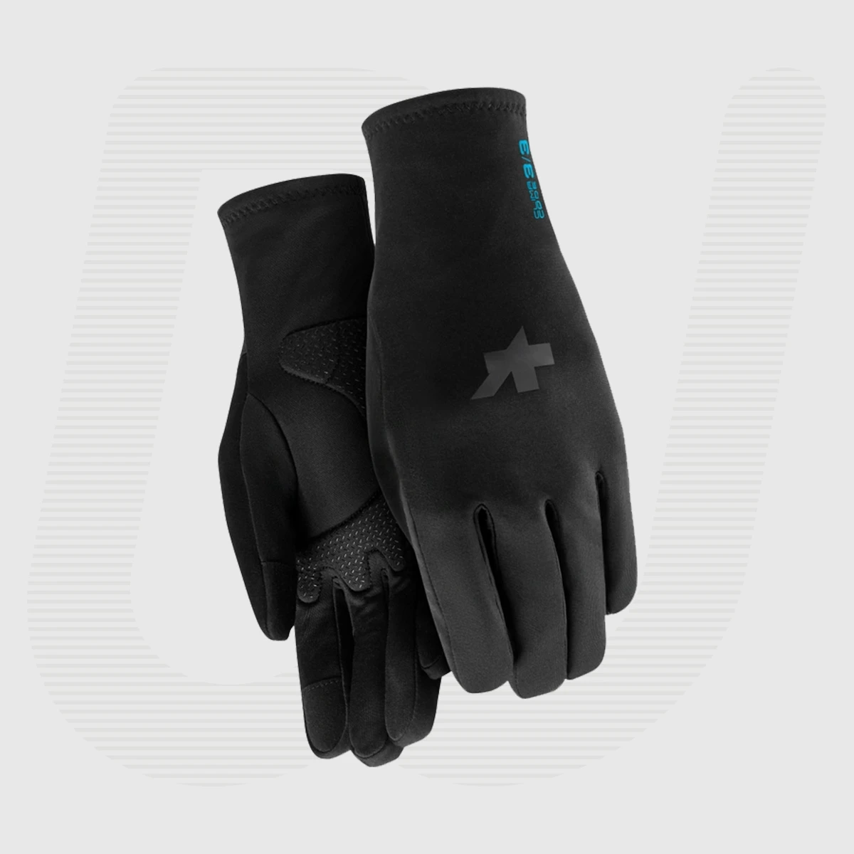 Winter Gloves P1 to zimowe rękawiczki kolarskie z wiatroodpornym materiałem, miękką izolacją i kompatybilnością z ekranami dotykowymi. Chronią przed zimnem i wodą, zapewniając komfort i precyzję chwytu.
