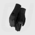 Winter Gloves P1 to zimowe rękawiczki kolarskie z wiatroodpornym materiałem, miękką izolacją i kompatybilnością z ekranami dotykowymi. Chronią przed zimnem i wodą, zapewniając komfort i precyzję chwytu.