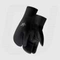 Ultraz Winter Gloves P1 to najcieplejsze rękawiczki kolarskie ASSOS z konstrukcją lobster-glove, wiatro- i wodoodpornym materiałem, izolacją wewnętrzną i kompatybilnością z ekranami. Idealne na ekstremalne zimowe warunki.