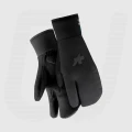 Ultraz Winter Gloves P1 to najcieplejsze rękawiczki kolarskie ASSOS z konstrukcją lobster-glove, wiatro- i wodoodpornym materiałem, izolacją wewnętrzną i kompatybilnością z ekranami. Idealne na ekstremalne zimowe warunki.