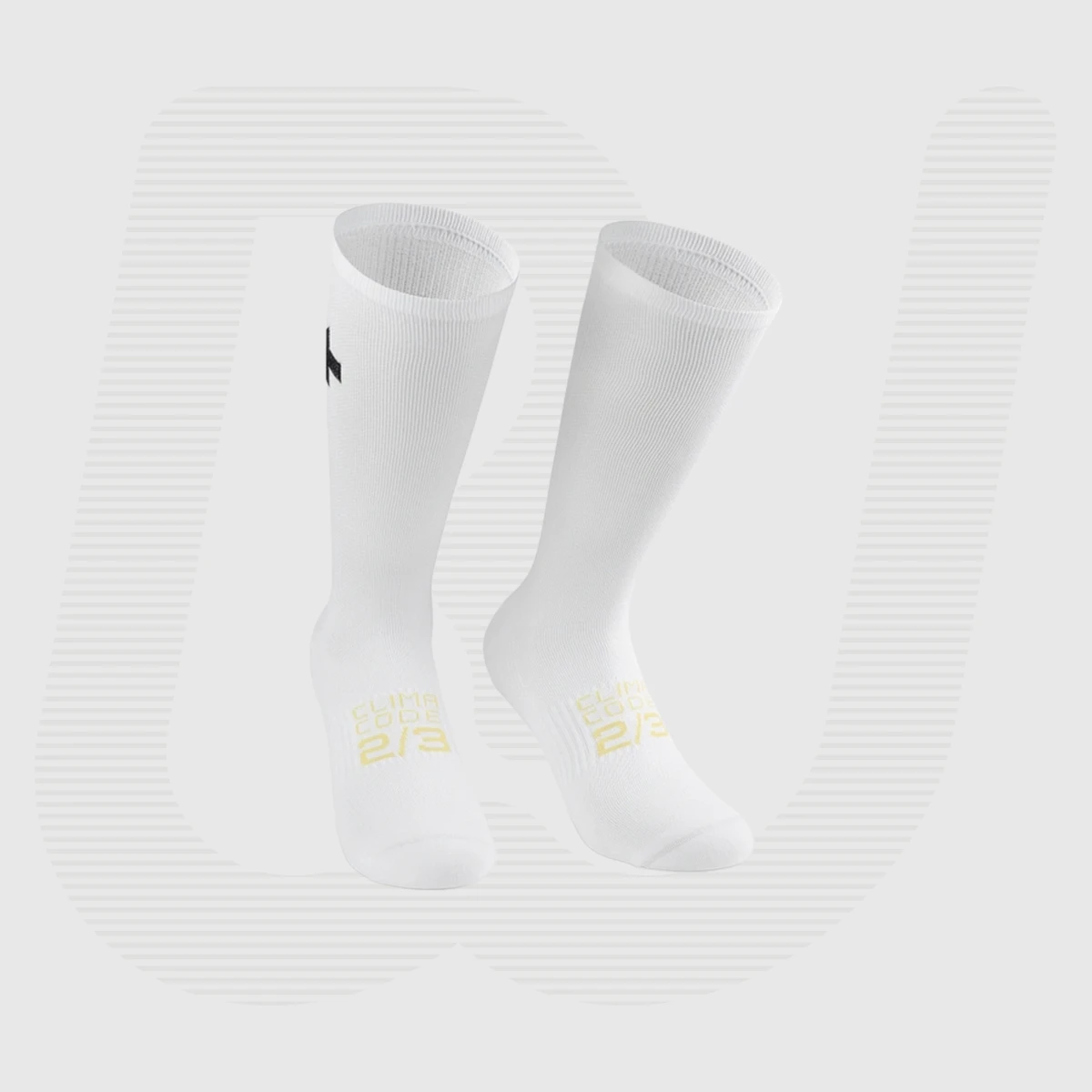 Spring Fall Socks P1 to oddychające skarpety kolarskie na chłodne dni, wykonane z miękkiej, antyzapachowej przędzy. Nowy mankiet 18 cm zapewnia lepsze dopasowanie, izolację i komfort w warunkach przejściowych.